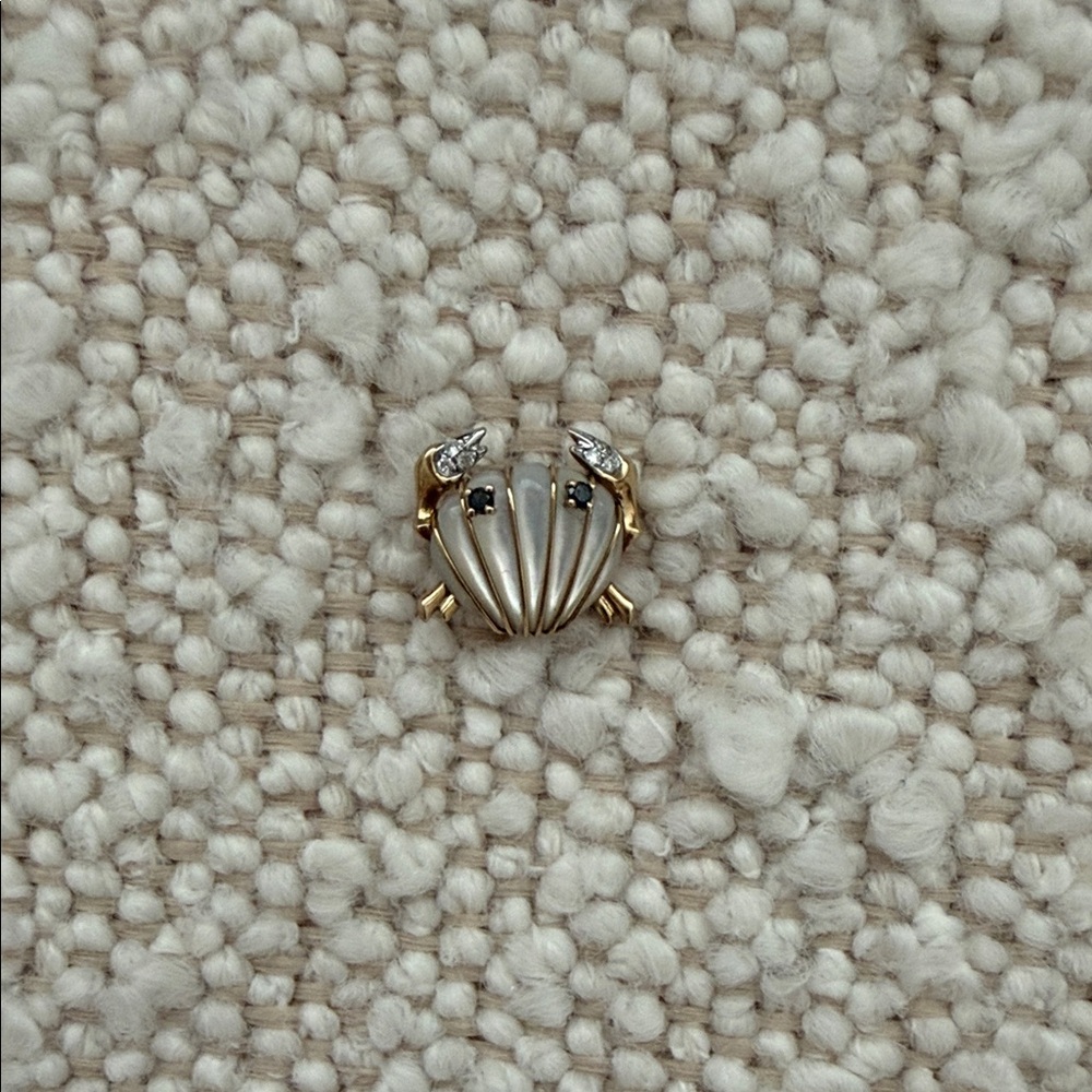 Yvonne Léon 9k Yellow Gold Mother Of Pearl Crab (Customized Pendant)